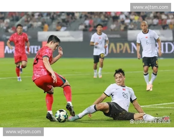 足球比赛中球员意外脱裤事件引发热议赛场尴尬瞬间成社交媒体热门话题 足球比赛中球员意外脱裤事件引发热议赛场尴尬瞬间成社交媒体热门话题